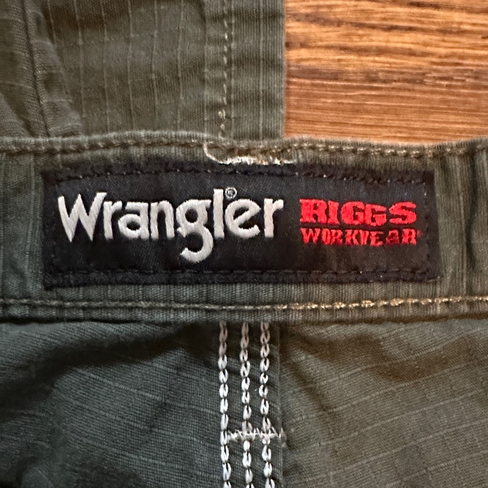 Wrangler Men's Dark Green Cargo Pants - Picture 2 of 9